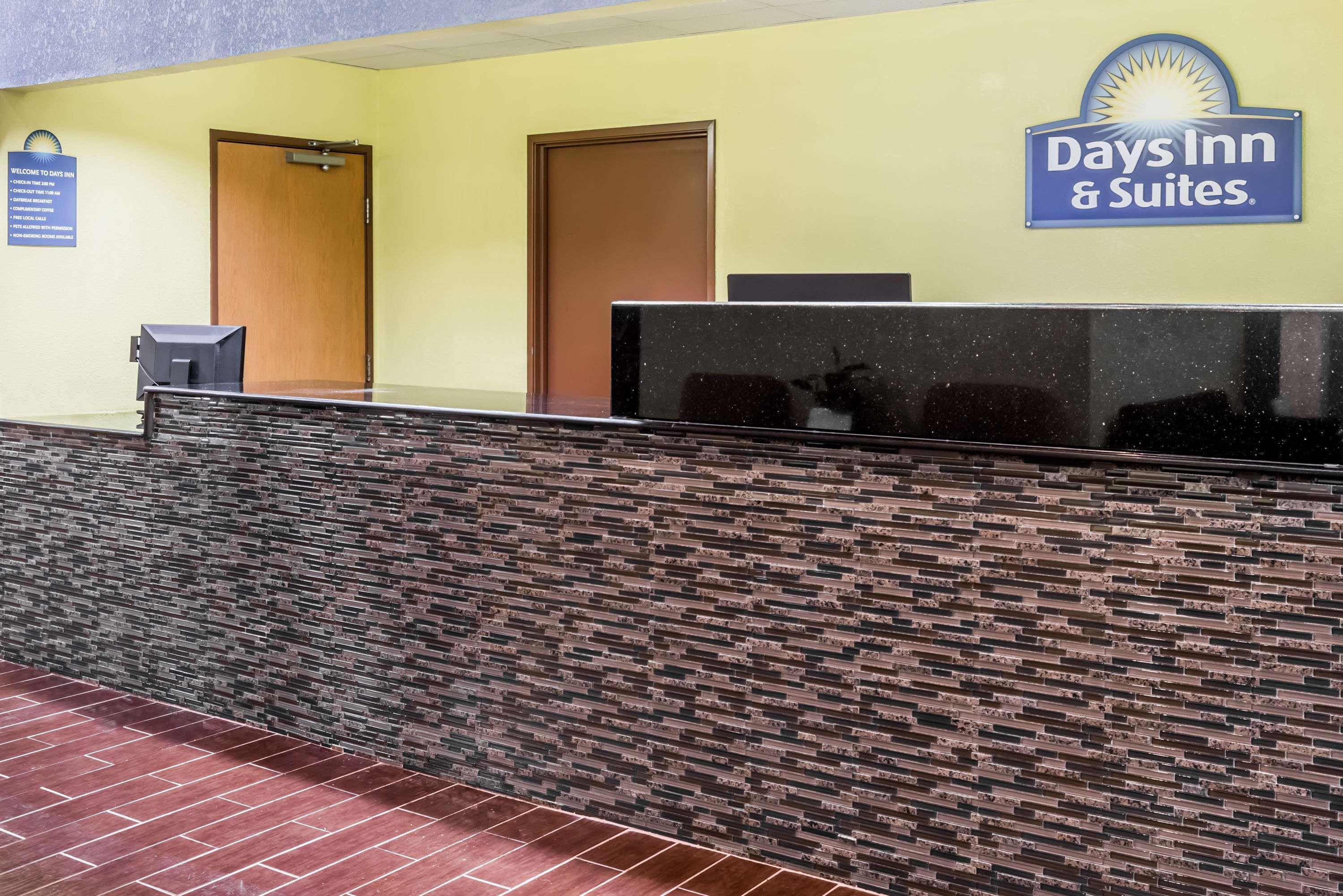 Days Inn & Suites By Wyndham Casey Экстерьер фото